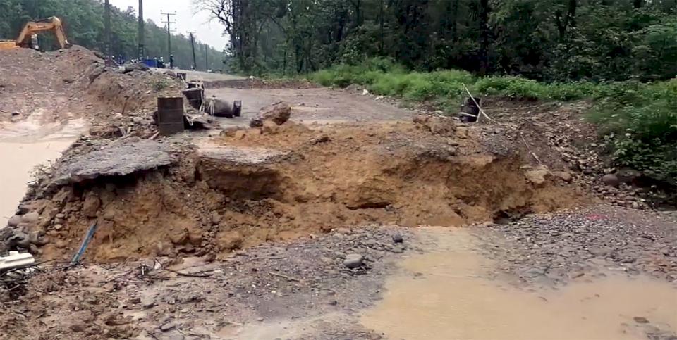 रुपन्देहीमा-अवरुद्ध-पूर्वपश्चिम-राजमार्ग-खुल्यो