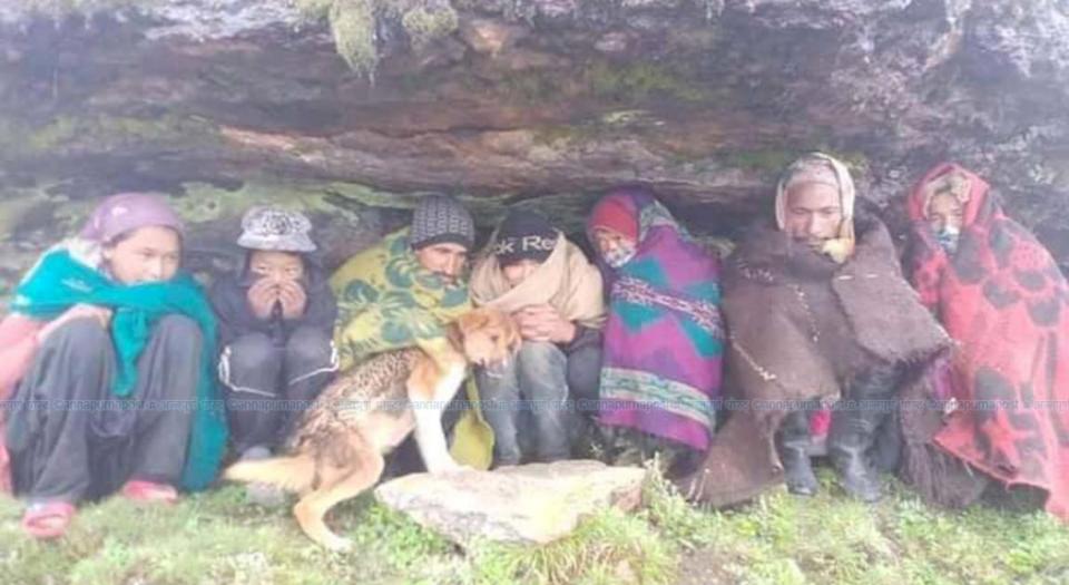 जाजरकोटमा-हराएका-सातजना-चार-दिनसम्म-ओडारमा-यसरी-भोकै-बसे…