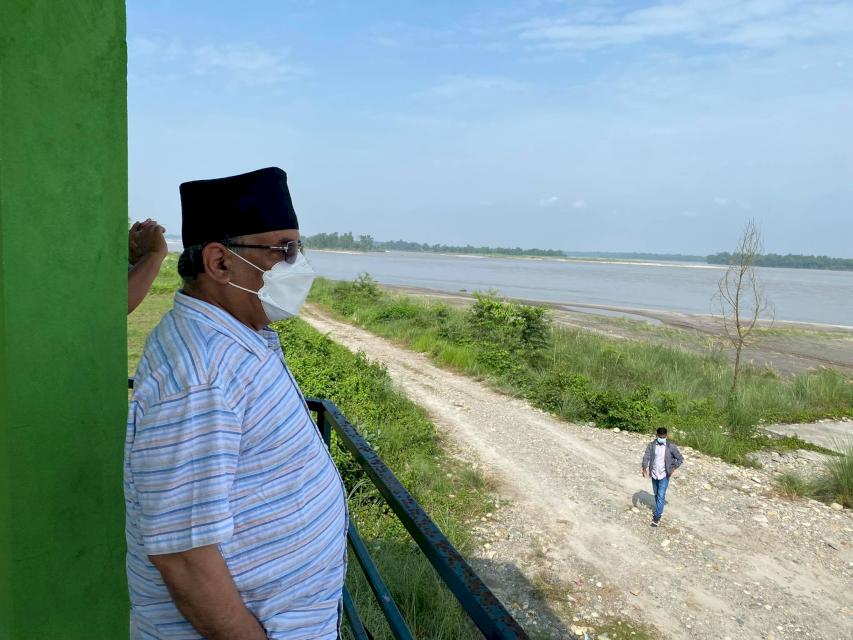 नारायणी-नदीले-डुबान-तथा-कटान-गरेका-क्षेत्रमा-प्रचण्डले-गरे-अनुगमन