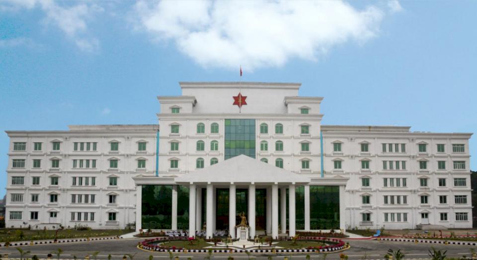 सेनाको-हेलिकप्टरबाट-मनाङ-इन्धन-पठाइने